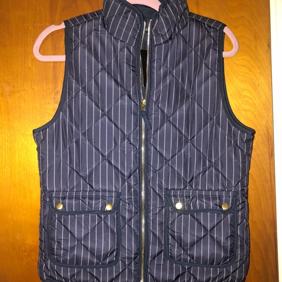 NWT Women’s Striped Navy Outdoor Vest - Picture 2 of 4